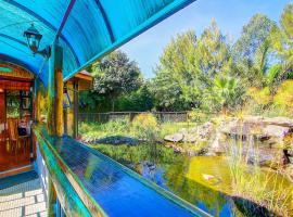 Poa Place Resort & Hotel - Where Nature Meets Comfort Eldoret，位于埃尔多雷特的酒店