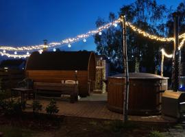 Drewniany Zakątek z sauną i jacuzzi，位于Jadów的酒店