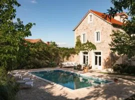 Villa Estelle, Timeless Design in Ancient Stone