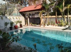 Room 12 - Studio in a villa 5mn walk from the Royal Palace with swimming pool，位于金边的民宿