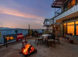 Alaya Stays 5 BHK with Hill View - Meridian Oak