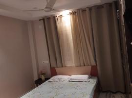 Riverside Palm 1BHK with AC and Terrace Access near Kamakhya temple，位于古瓦哈提的公寓