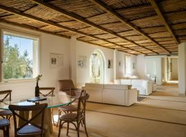 Secolario Masseria del Viverbene，位于Palmariggi的带泳池的酒店