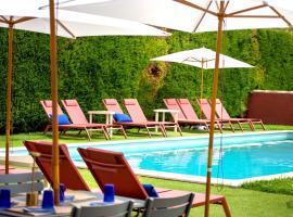 Hôtel La Perna，位于佩尔纳勒丰泰纳的酒店