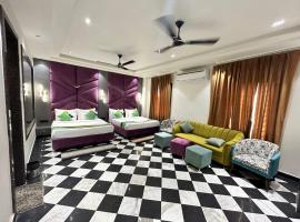 Taj Ronak Luxury Hotels - Agra，位于阿格拉的酒店