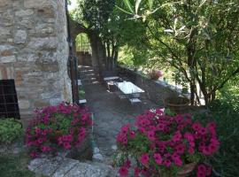 Ruhig gelegenes, mittelalterliches Steinhaus im Herzen der Altstadt von Corciano，位于科尔恰诺的酒店