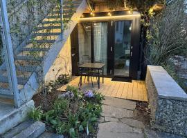 Charming Tiny Garden House for two，位于卢塞恩的度假屋