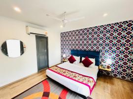 Qotel Hotel Chhatarpur- Opp Tivoli garden，位于新德里Chattarpur的酒店