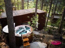Theodosius Forest Village - Glamping in Vipava valley，位于维帕瓦的酒店