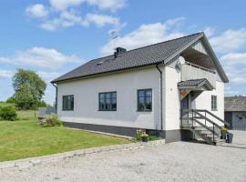 5 Bedroom Amazing Home In Tingsryd，位于Tingsryd的酒店