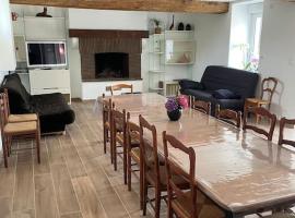 Gîte de la Vallée 12 pers，位于Aron的酒店