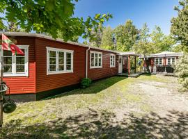 Cozy Home In Nexø With Kitchen，位于内克瑟的酒店