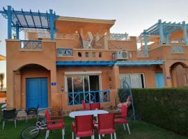 فيلا توين هاوس مميزة في قرية رويال بيتش رأس الحكمة villa twin house Royal Beach Ras El Hekma，位于马特鲁港的酒店