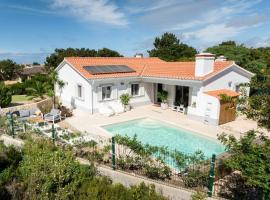 Seashore Escape by Lisbeyond，位于阿尔热祖尔的木屋