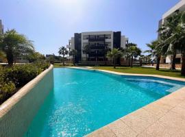 Costa la Torrevieja - ground floor, 2 bedrooms, outdoor pool, Orihuela Costa，位于奥里韦拉斯科斯塔的酒店