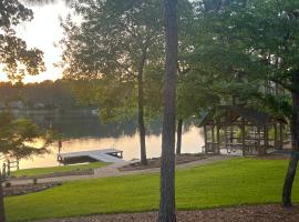 Cottage style home close to golfing and lake