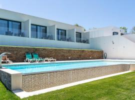 金塔太阳能波特拉旅馆，位于阿尔莫多瓦的酒店