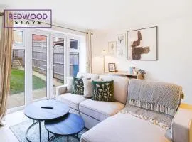 BRAND NEW! 3 Bed 2 Bath House, NEAR HOSPITAL, With FREE x2 Parking & Wi-Fi By REDWOOD STAYS