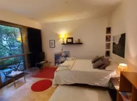 Une chambre à Paris 20eme avec un petit jardin