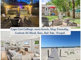 Cape Cod Cottage, near Beach, Hot Tub, AC, Dog Friendly，位于雅茅斯的酒店