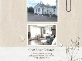 Cree River Cottage，位于Creegh的酒店