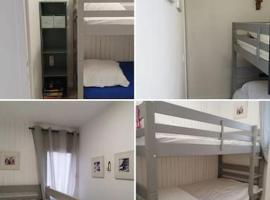 Chaleureux Chalet Lac Roussinas，位于Anglès的酒店