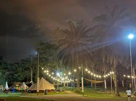 Glamping Wetland Putrajaya，位于普特拉贾亚的豪华帐篷