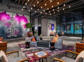 曼谷拉差阿帕森购物区 MOXY 酒店，位于曼谷的酒店