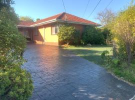Ideal accommodation in Glen Waverley，位于格伦韦弗利的酒店