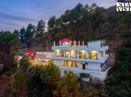 StayVista at The Hush Escape- 5BHK Luxury villa in Arki with Valley view，位于索兰的酒店