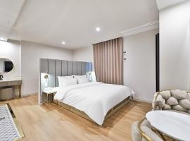 Den Basta Hotel Hadan，位于釜山金海国际机场 - PUS附近的酒店