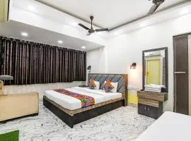 FabExpress SR Royale - Nr Sealdah Station