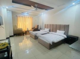 Guest house in F7 Islamabad，位于Dhok Sandemār的酒店