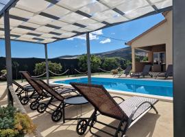 Holiday Home near Trogir，位于卡斯特尔·斯塔费力克的酒店