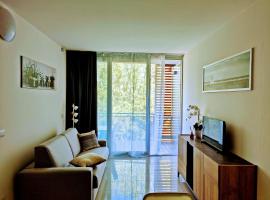 Apartment Mare45 - brand new - 10 minutes from the beach - included parking, umbrella and sun-beds，位于伊拉克里亚马勒的酒店