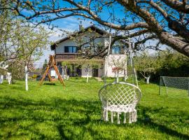 Holiday Home Relax & Play by Interhome，位于Čabar的带按摩浴缸的酒店