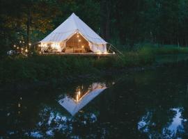 Glamping tält/tent - Glampingzelt -Lodge - Sjöutsikt，位于Blattnicksele的酒店
