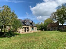 Charming 1-Bed Cottage in Ceauce，位于Céaucé的酒店