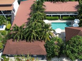 Lotus Bleu Resort & Restaurant，位于拉威海滩的度假村