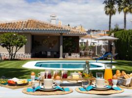 Villa Málaga Beach - Golf，位于托雷德本纳贾尔邦的酒店
