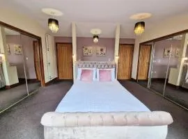 Torridon 1 with Private Hot Tub - Fife - Loch Leven - Lomond Hills- Pet Friendly