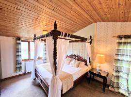 Lomond 3 with Private Hot Tub - Fife - Loch Leven - Lomond Hills -Pet Friendly，位于Kelty的度假短租房