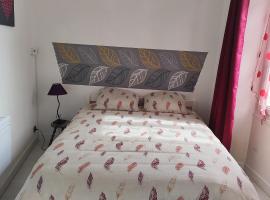 Gite pour 6 ou chambre pour 2 à FORMIGNY，位于Formigny的酒店