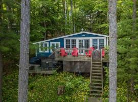 Indian River Respite Lake Rosseau 3 Bedroom cottage in Port Carling，位于卡灵港的酒店