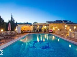 Villa Airlie by Abahana Villas