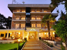 Hotel Niagara，位于利尼亚诺萨比亚多罗的酒店