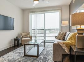 Landing at Axis Waterfront - 2 Bedrooms in Downtown Benbrook，位于沃思堡的公寓
