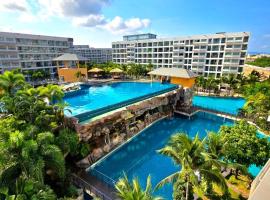 Laguna beach condo resort 3 maldives pattaya top pool view ลากูน่า บีช คอนโด รีสอร์ต 3 พัทยา，位于乔木提恩海滩的公寓式酒店