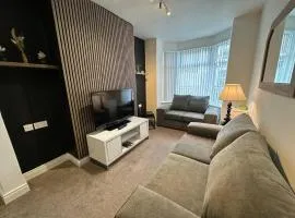 2br Stylish Ormeau Road House