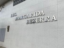 Residencial Margarida Bezerra，位于卡鲁阿鲁的酒店